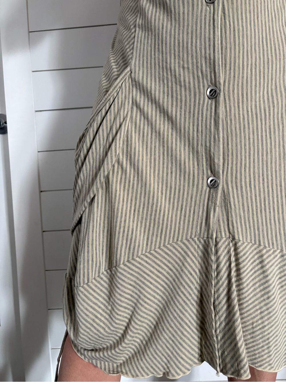 Fenini Sleeveless Tan & Gray Striped Midi Dress w Gathered Hemline & Pockets (M) - Picture 7 of 9
